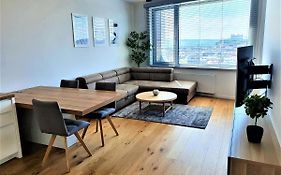 Prestigious Sky Park Apartment - Top City View - Traveller Awards 2024